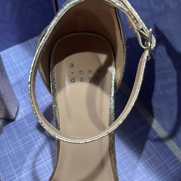 A new day gold heels - Picture 5 of 8